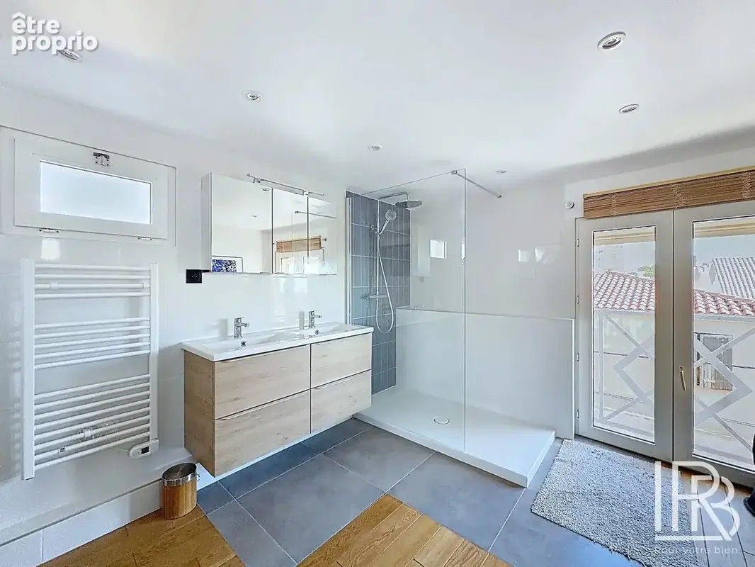 Duplex dernier étage – terrasse vue mer – endoume - photo 11