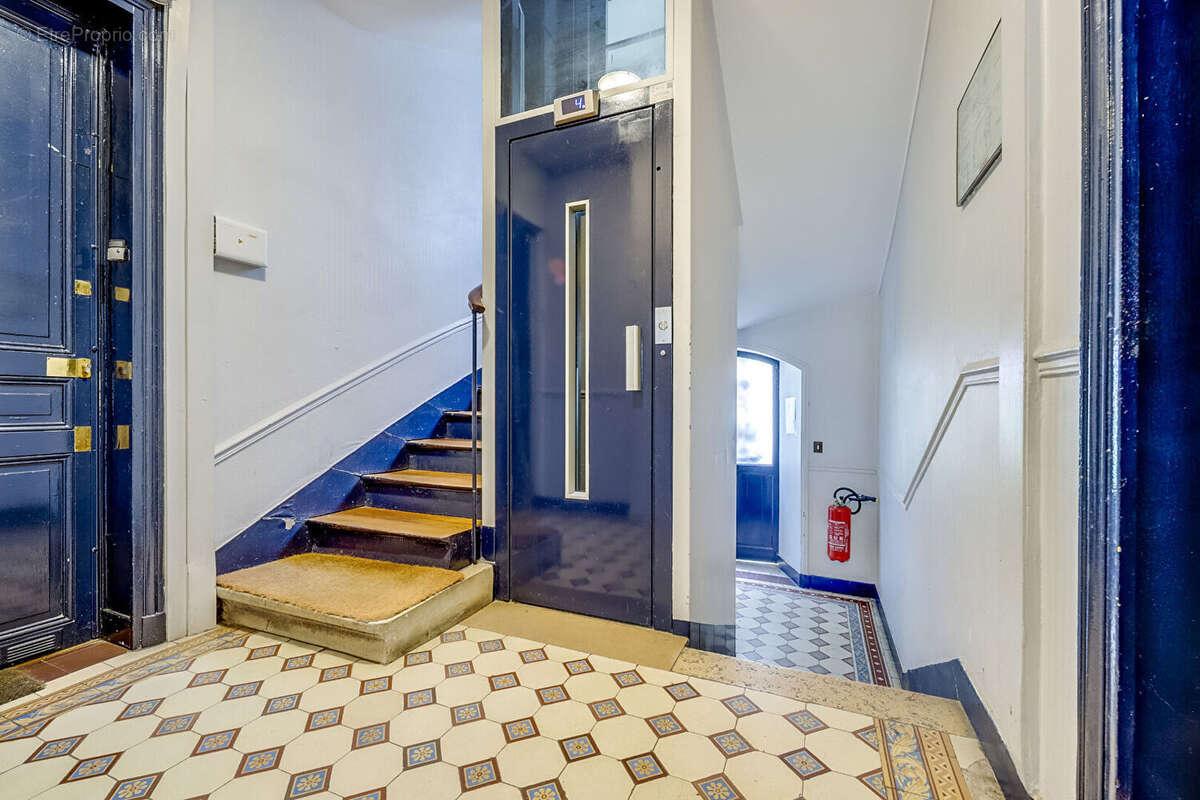 Appartement à PARIS-14E