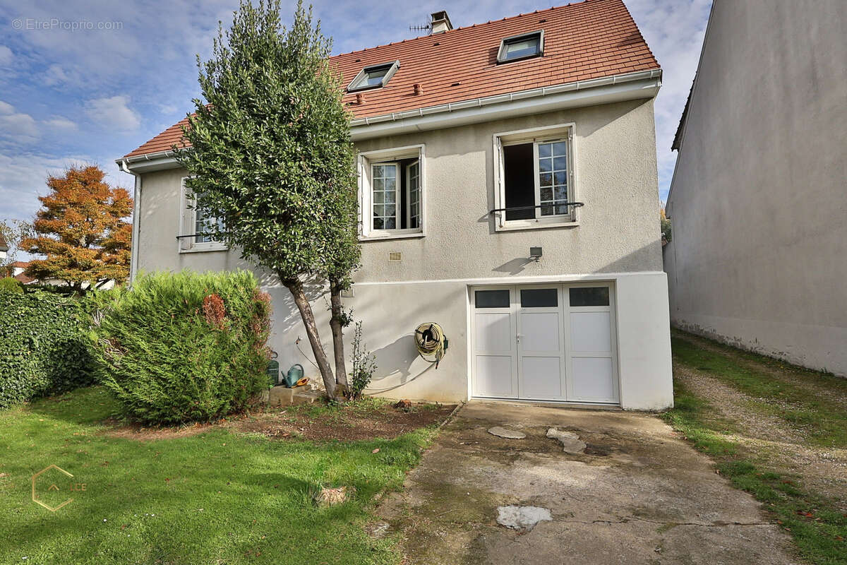 Maison à SAINTRY-SUR-SEINE