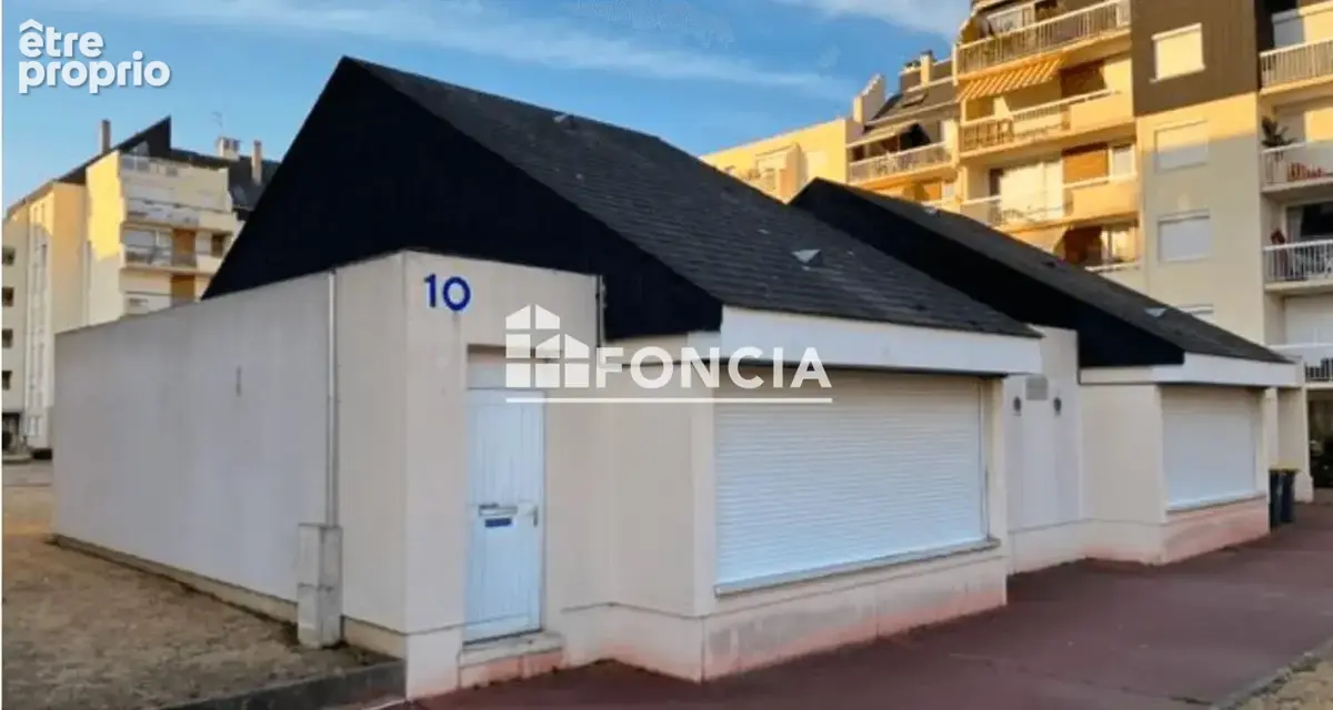 Parking 190 m² · à Caen · 190 m² · 270 000 €