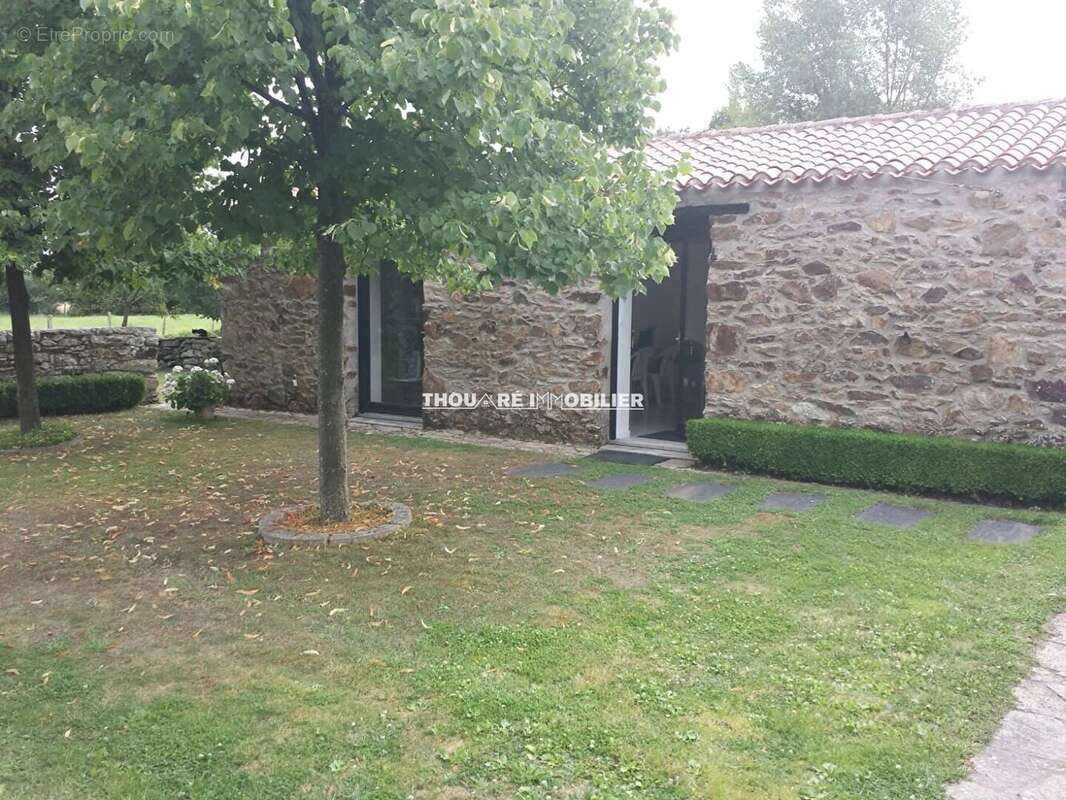 Maison à SAINT-ETIENNE-DE-MONTLUC