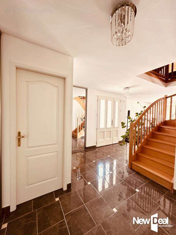 Exclusivite vallon du jour, maison de type 6 de 190 m2  habitables avec piscine edifiee sur 1159 m2 en impasse - photo 5