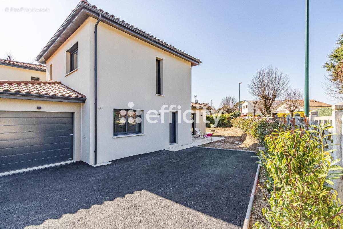 Maison à CHAZAY-D'AZERGUES