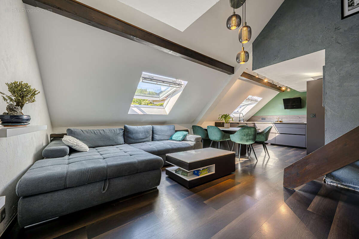 Appartement à POISY