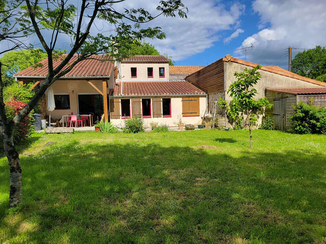 Maison à SAINT-ETIENNE-DU-BOIS
