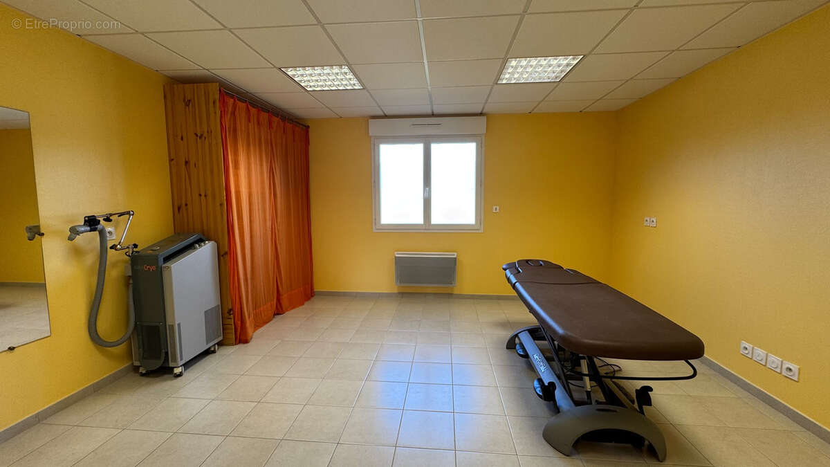 Local 128 m2 transformable en habitation   terrain 500 m2   proche Angers - photo 6