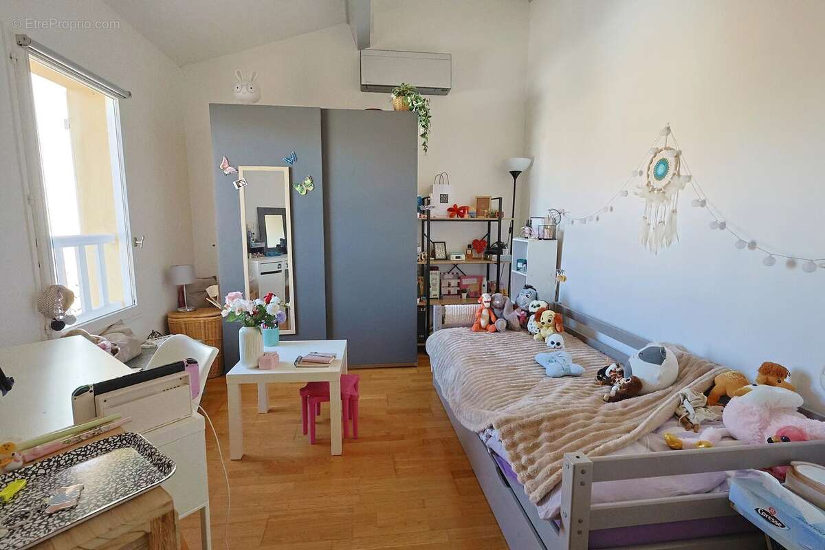 Maison à LA ROQUETTE-SUR-SIAGNE