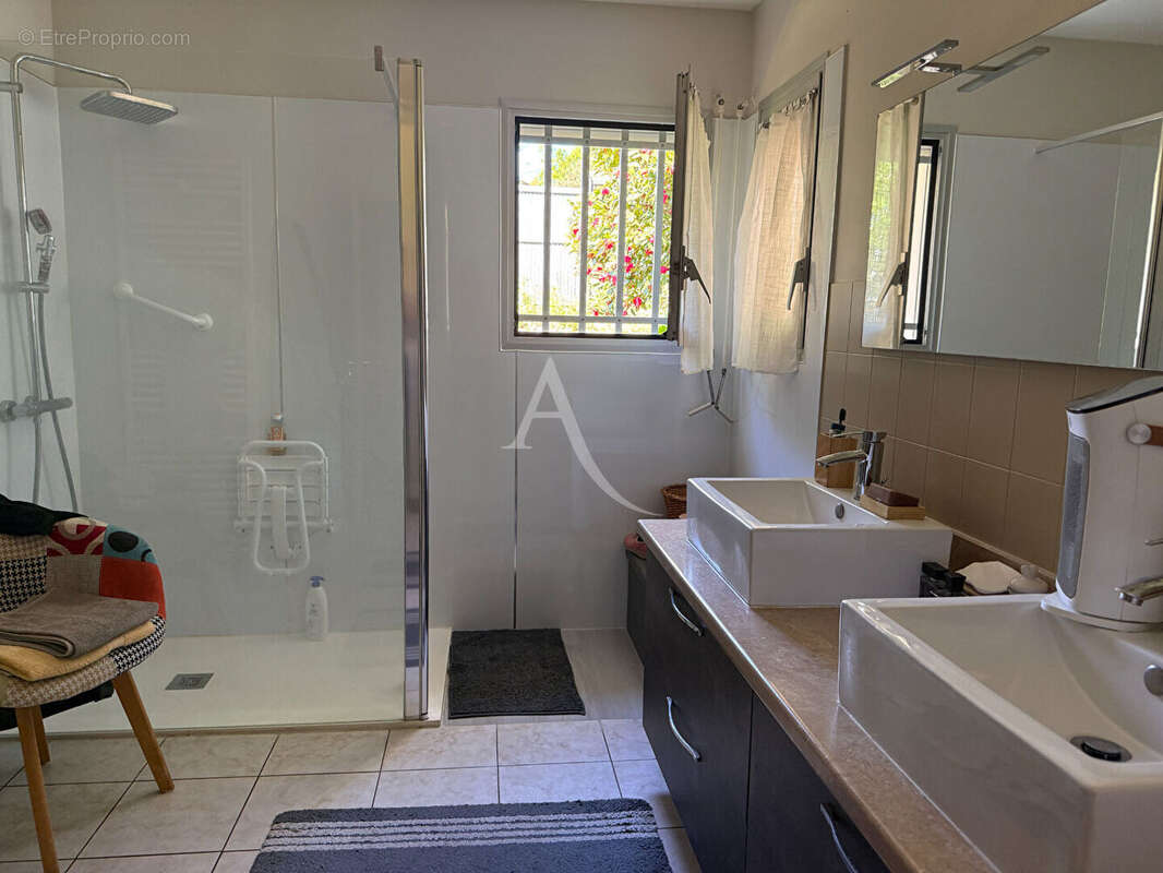 Maison à MOUTIERS-LES-MAUXFAITS