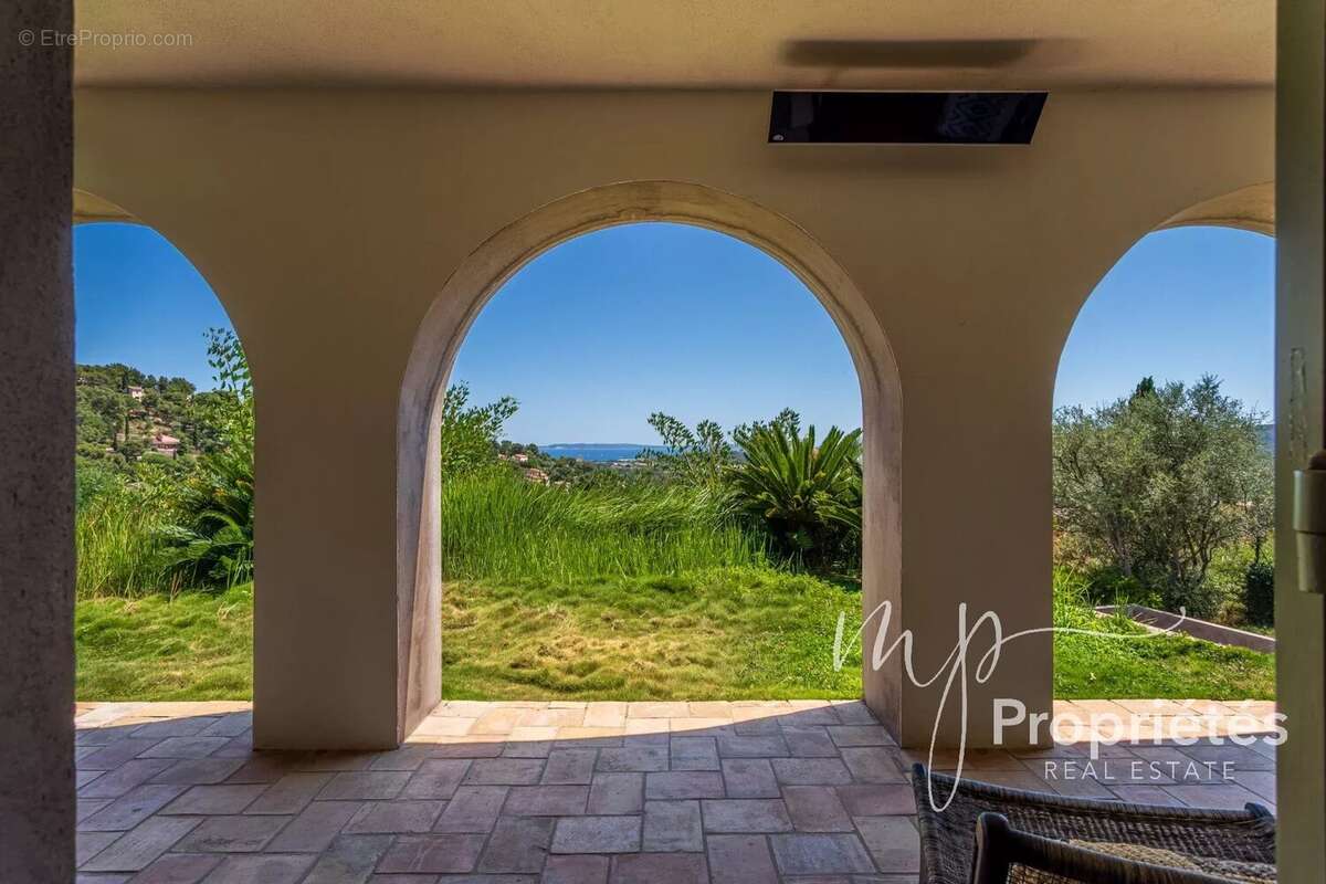 Maison à BORMES-LES-MIMOSAS