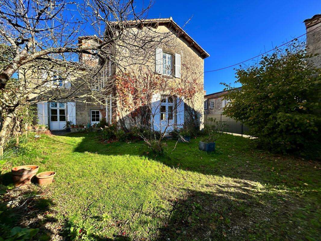 Maison à TALMONT-SAINT-HILAIRE