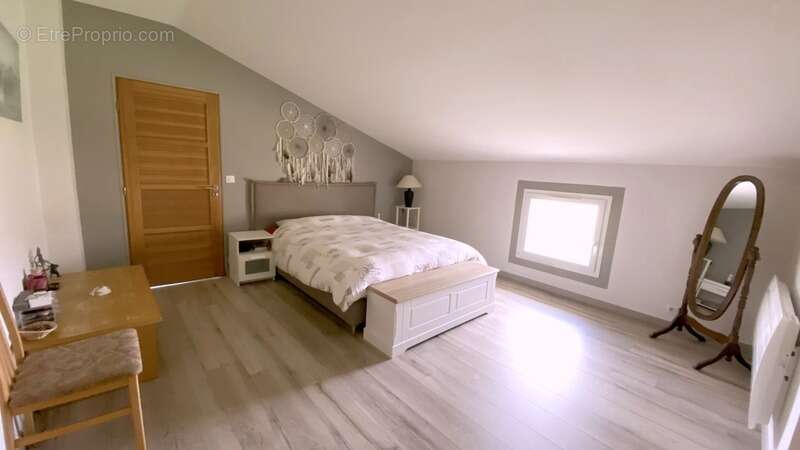 Magnifique propriété - Habitation de 456m² et Hangar de 360m2 à SAINT CHRISTOLY DE BLAYE (33) - photo 6