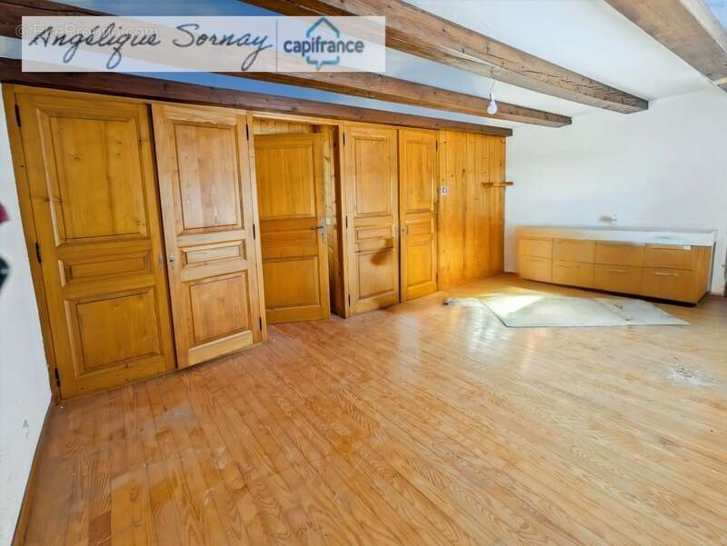 Maison familiale rénovée partiellement avec grange et vastes espaces – Jura BONLIEU - photo 11