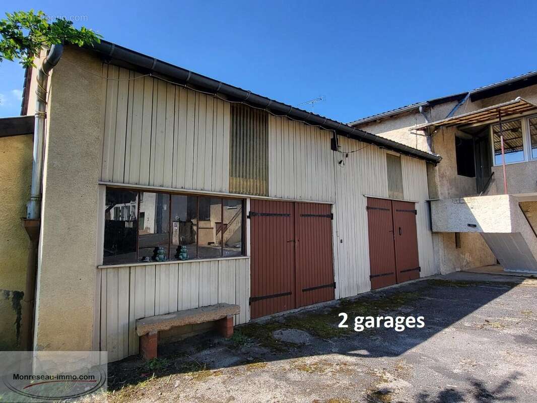 Ensemble Immobilier : 2 logements + dépendances + jardin (constructible) - photo 17