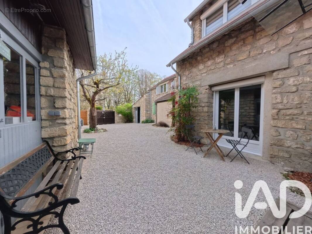 Photo 1 - Maison à NEUVILLE-SUR-OISE