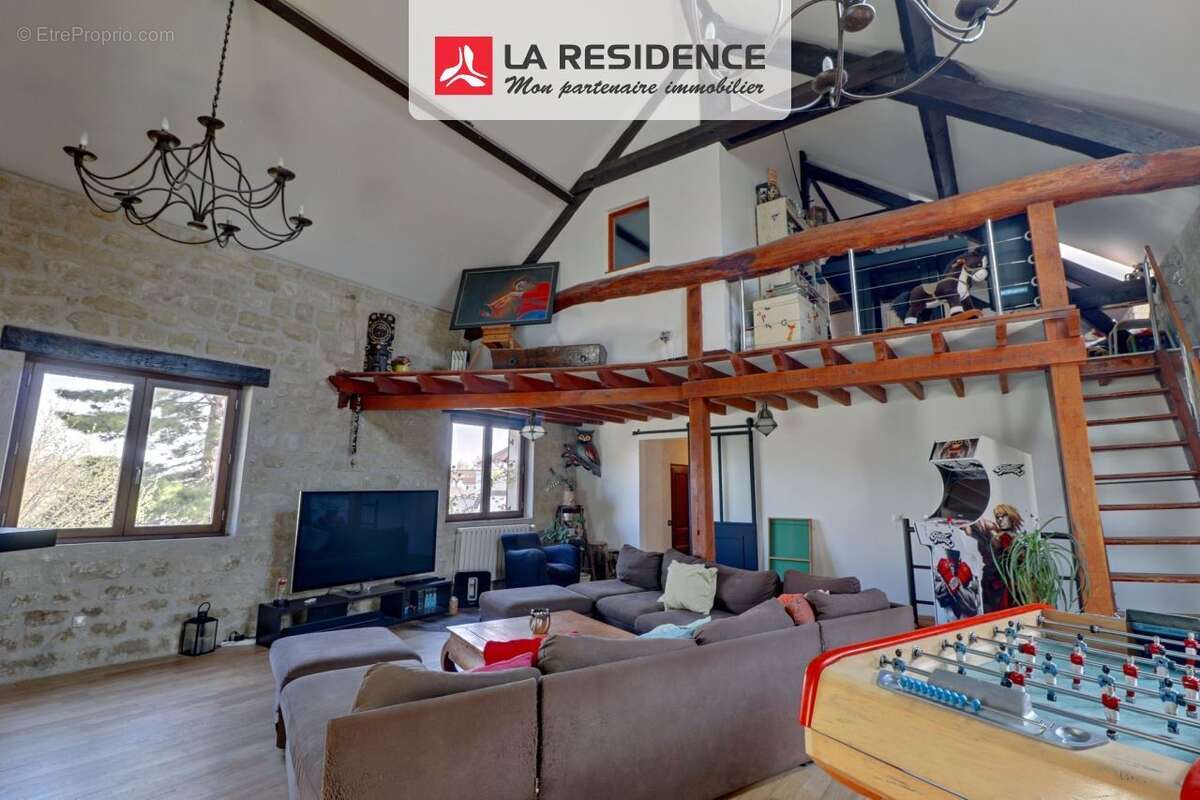 Maison à MAURECOURT