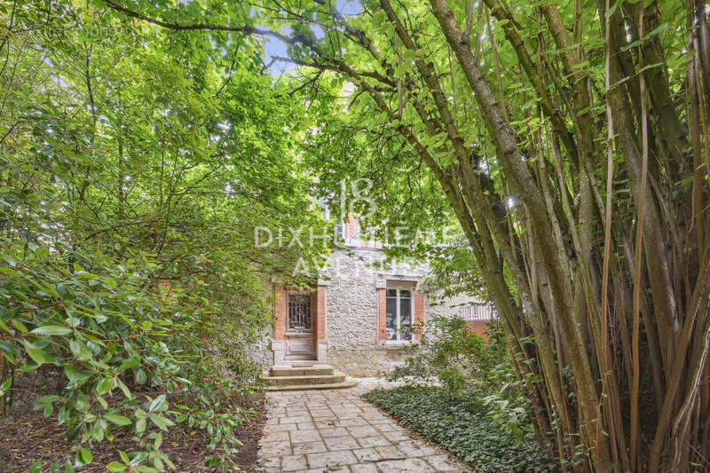 Maison Pithiviers 10 pièces de 260 m² + dépendance 170 m² - photo 2