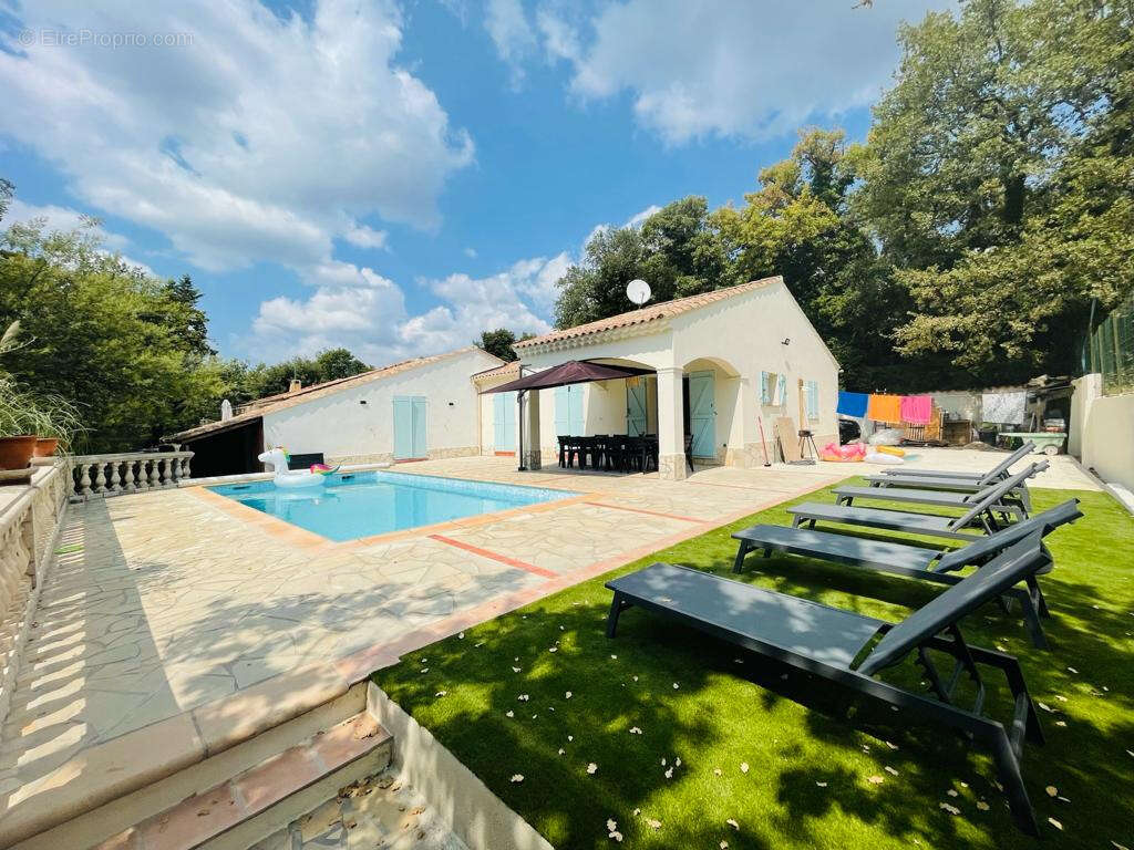 Maison à BAGNOLS-EN-FORET