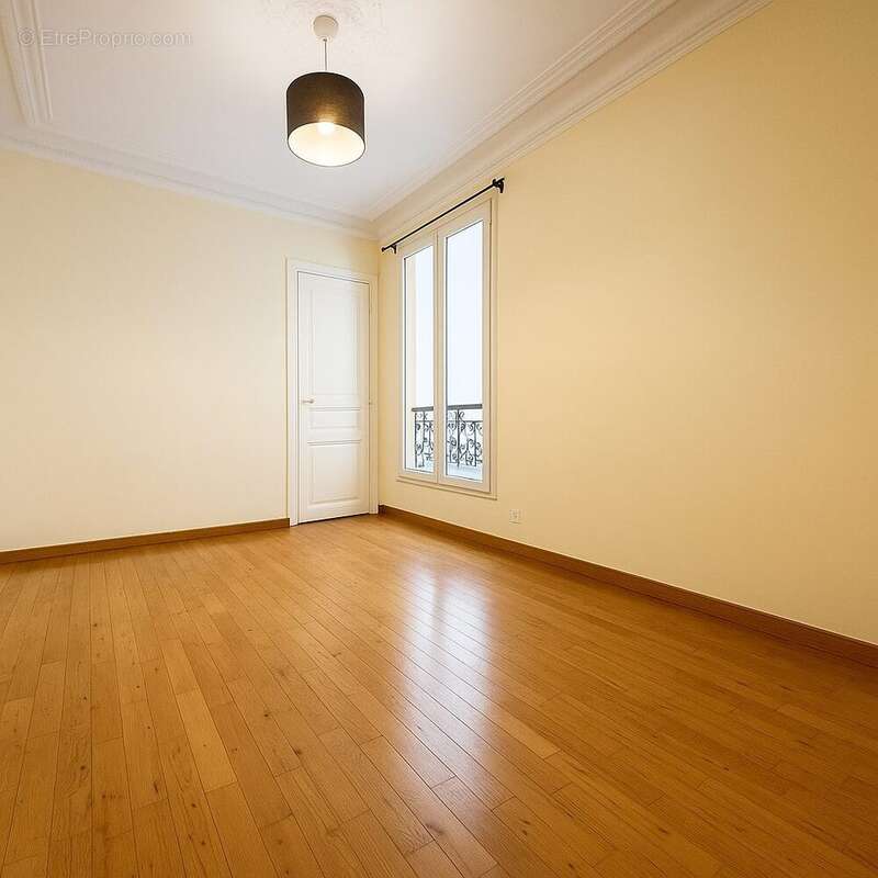 Appartement à PARIS-8E