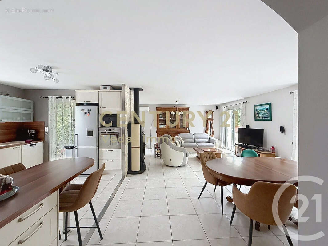 Maison 168 m² à Saint-Jean-De-Vedas  - photo 2