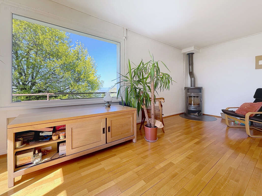 Maison à MONTBOUTON