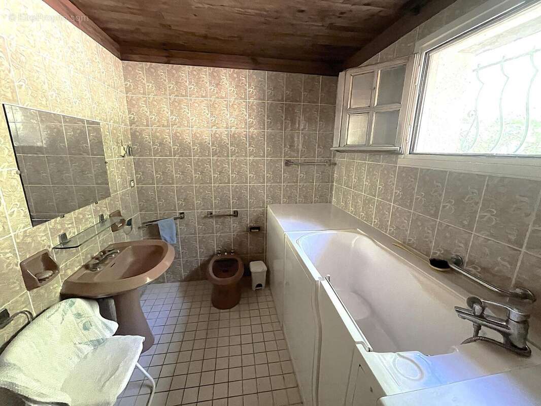 Photo 9 - Maison à LA ROQUE-D'ANTHERON