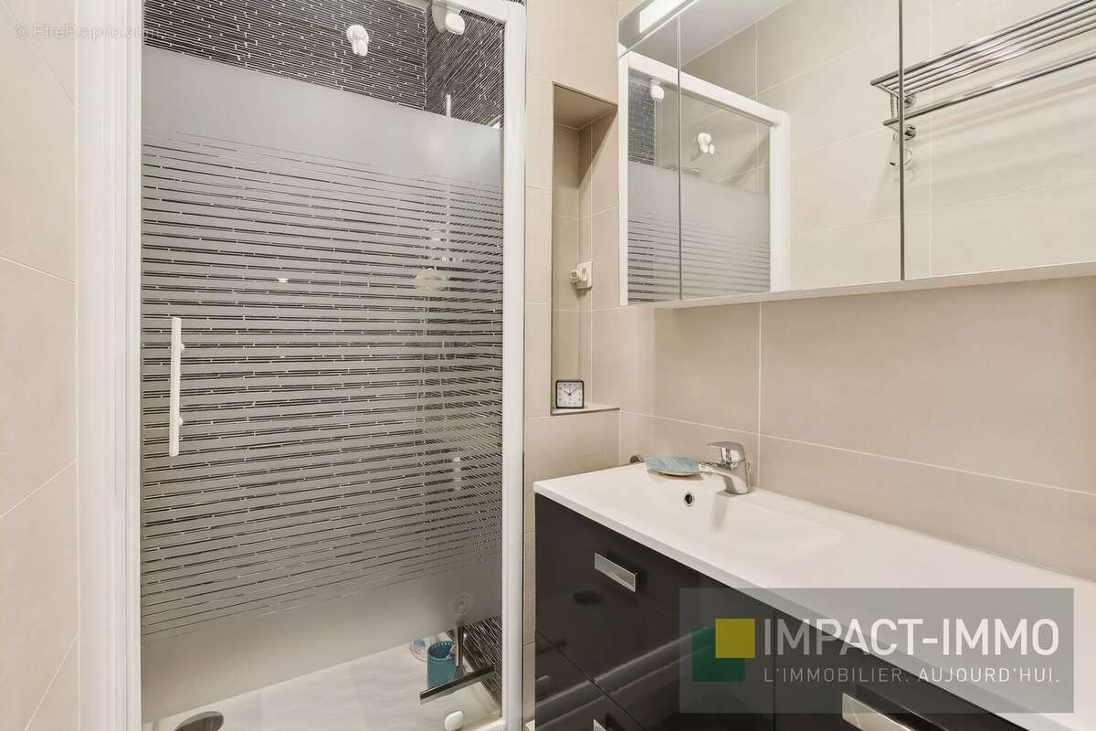 Appartement à COURBEVOIE