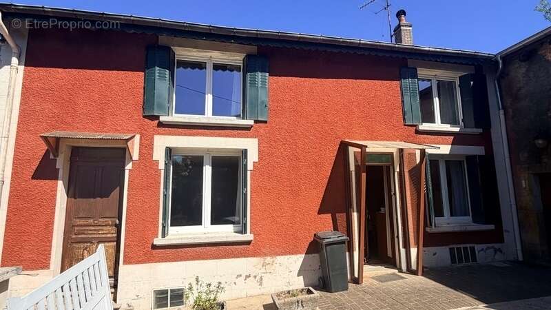 Maison à VILLECLOYE