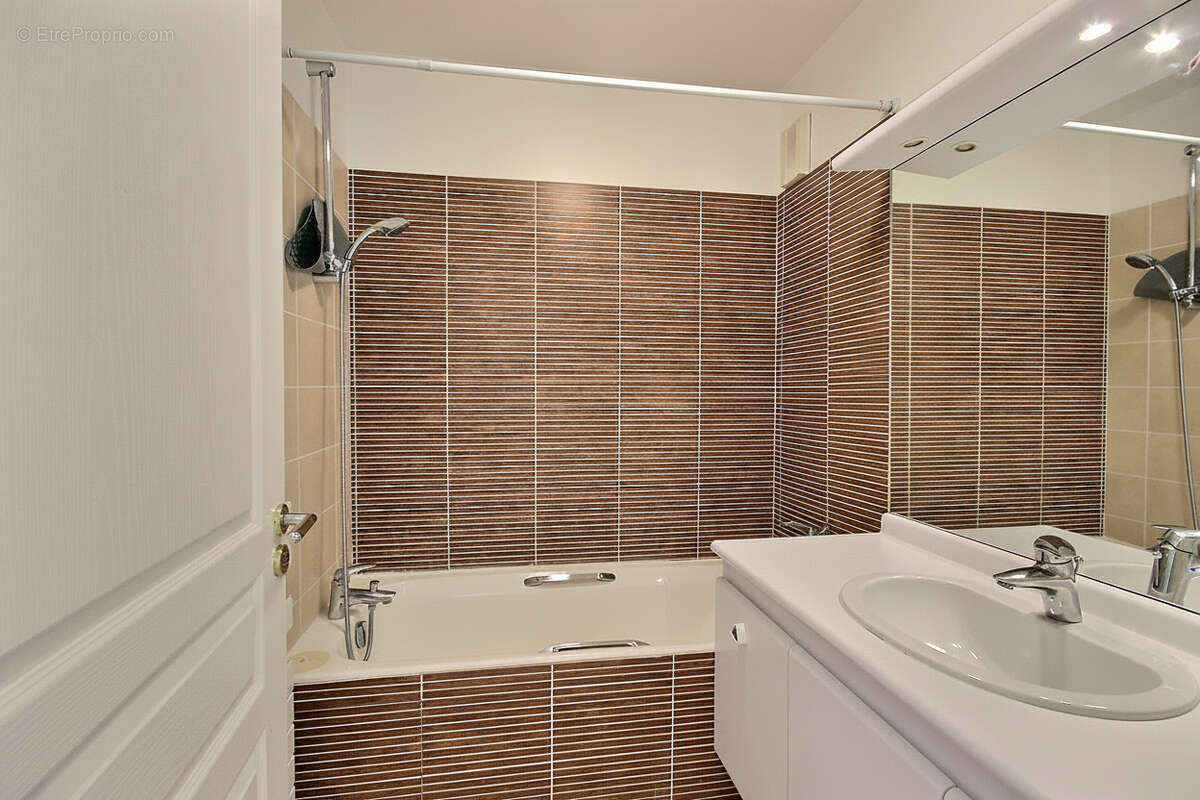 Appartement à COURBEVOIE