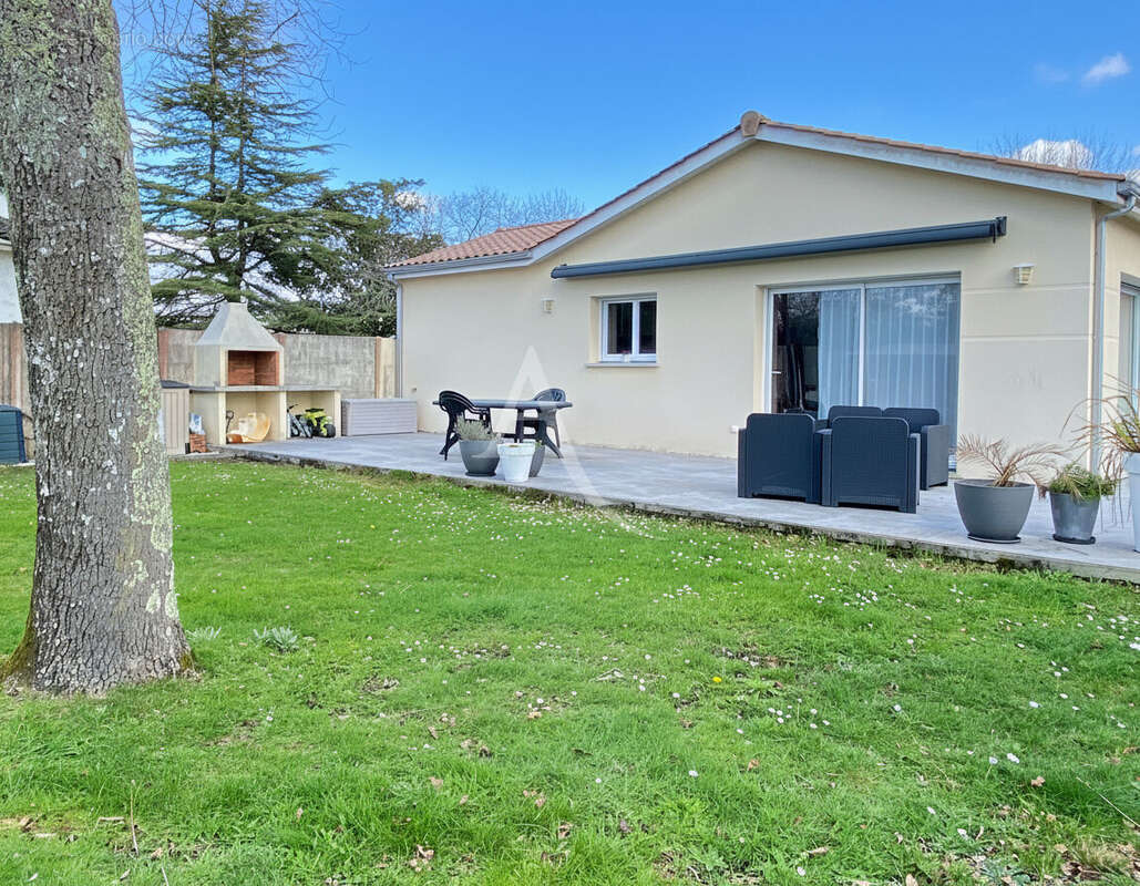 Maison à SAINT-JEAN-D'ILLAC