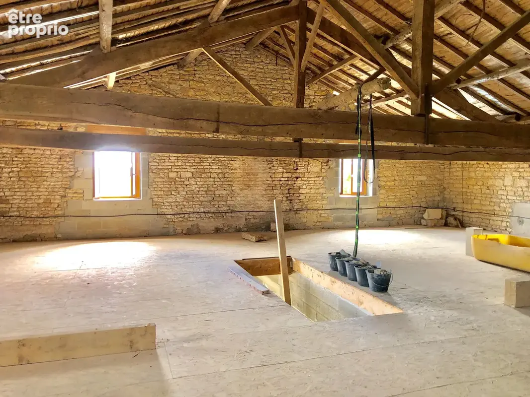 Exceptionnelle maison de campagne avec piscine et terrain de 6000 m². - photo 19