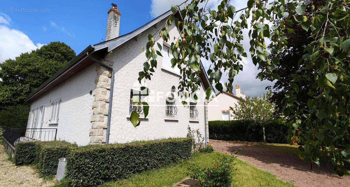 Maison à SAINT-PRYVE-SAINT-MESMIN