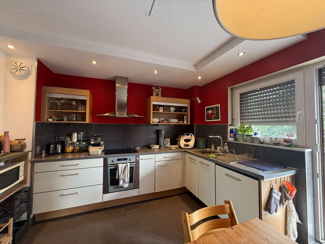 À vendre   Spacieux F4 de 102 m2 avec double salon, balcons, garage et cave   Saint-Louis - photo 9