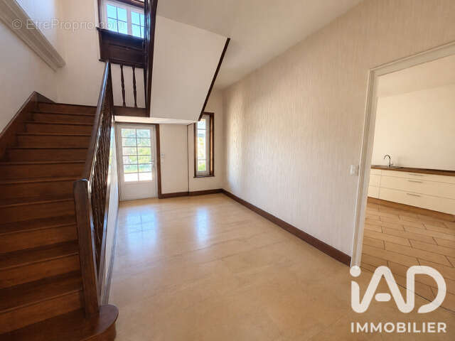 Maison 268 m² à Saint-Gengoux-Le-National  - photo 8