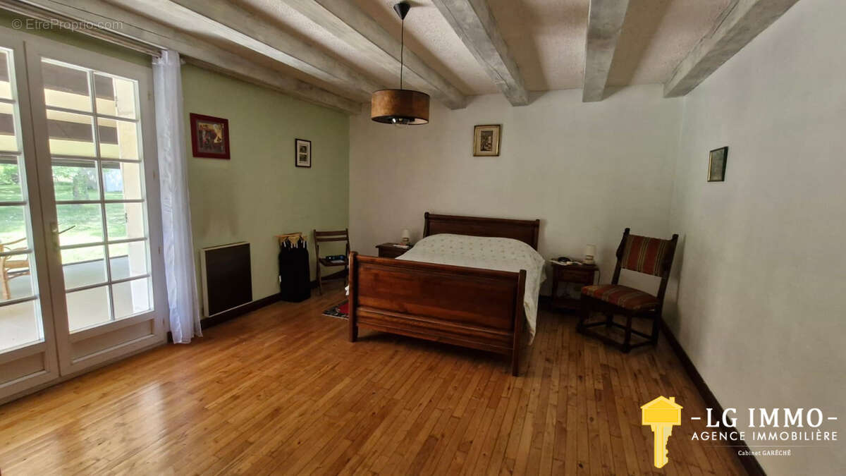 Maison à CHENAC-SAINT-SEURIN-D'UZET