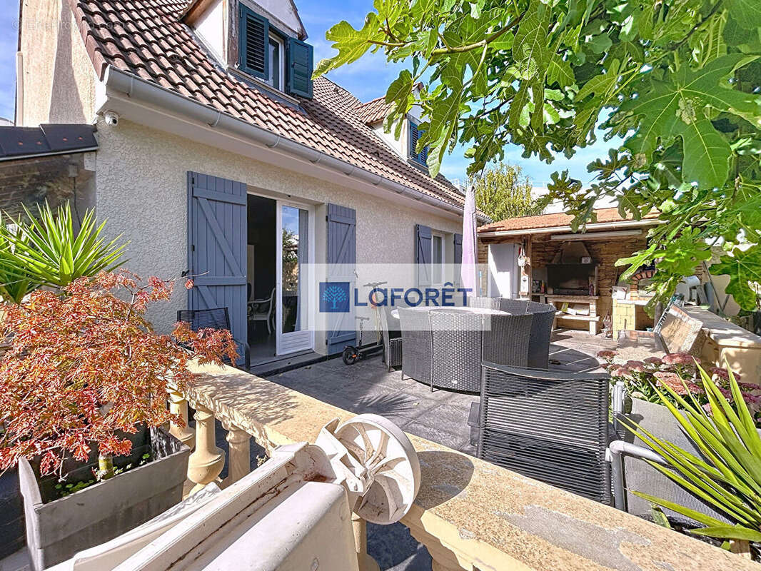 Maison à SARTROUVILLE