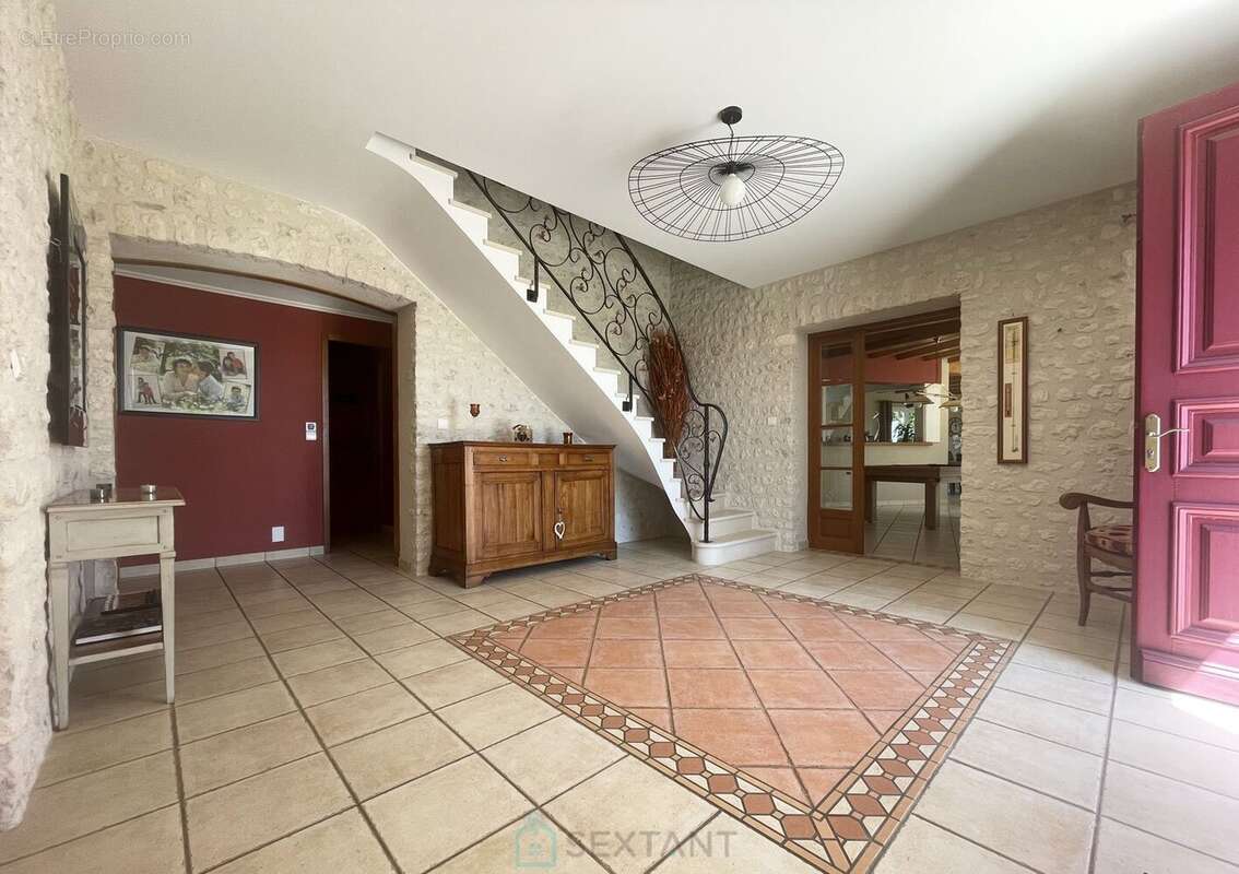 Maison à BARBEZIEUX-SAINT-HILAIRE