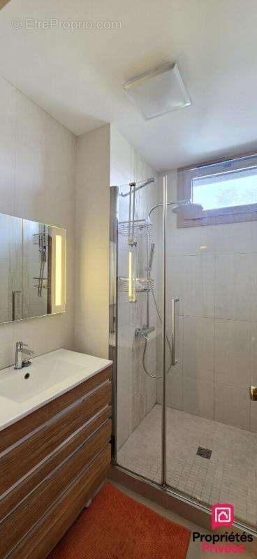 LE BOUSCAT - Maison familiale 4 chambres avec jardin, piscine chauffée et garage - photo 12
