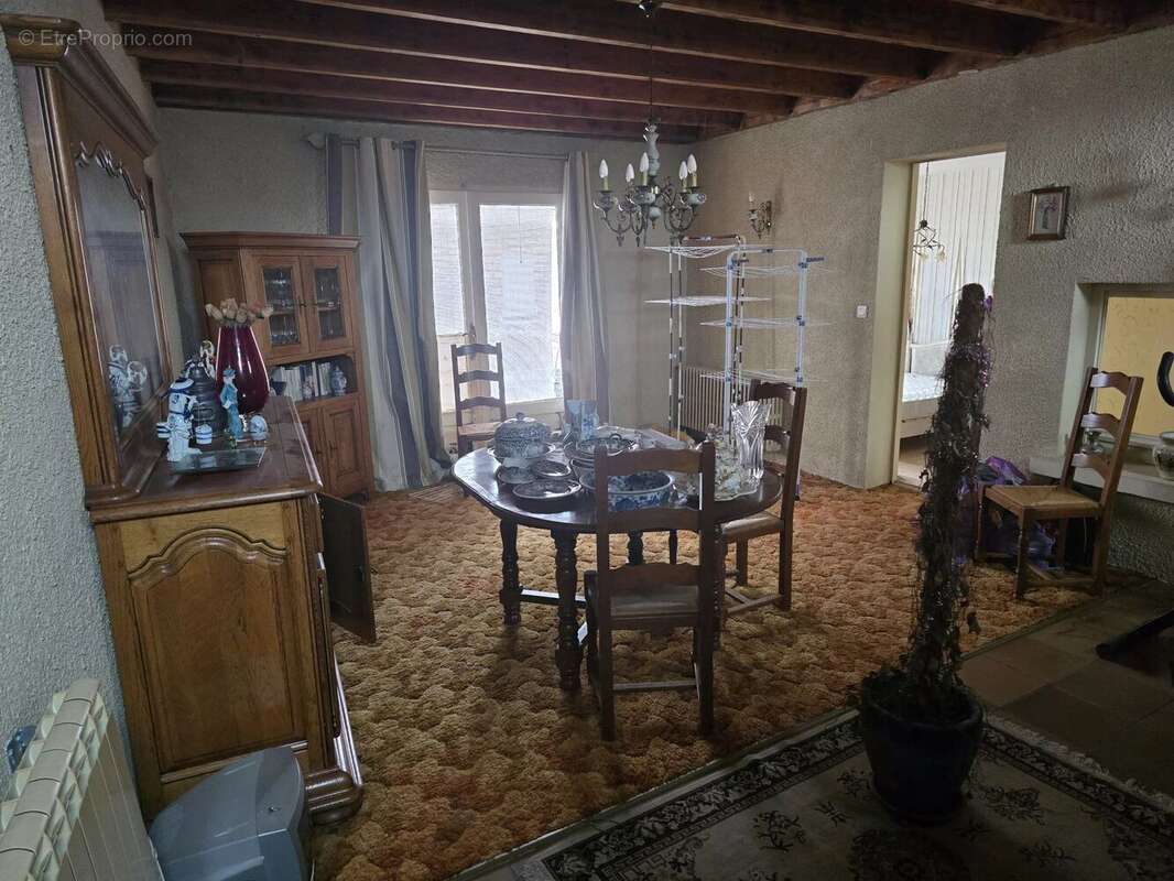 Maison à LE BREUIL-SUR-COUZE