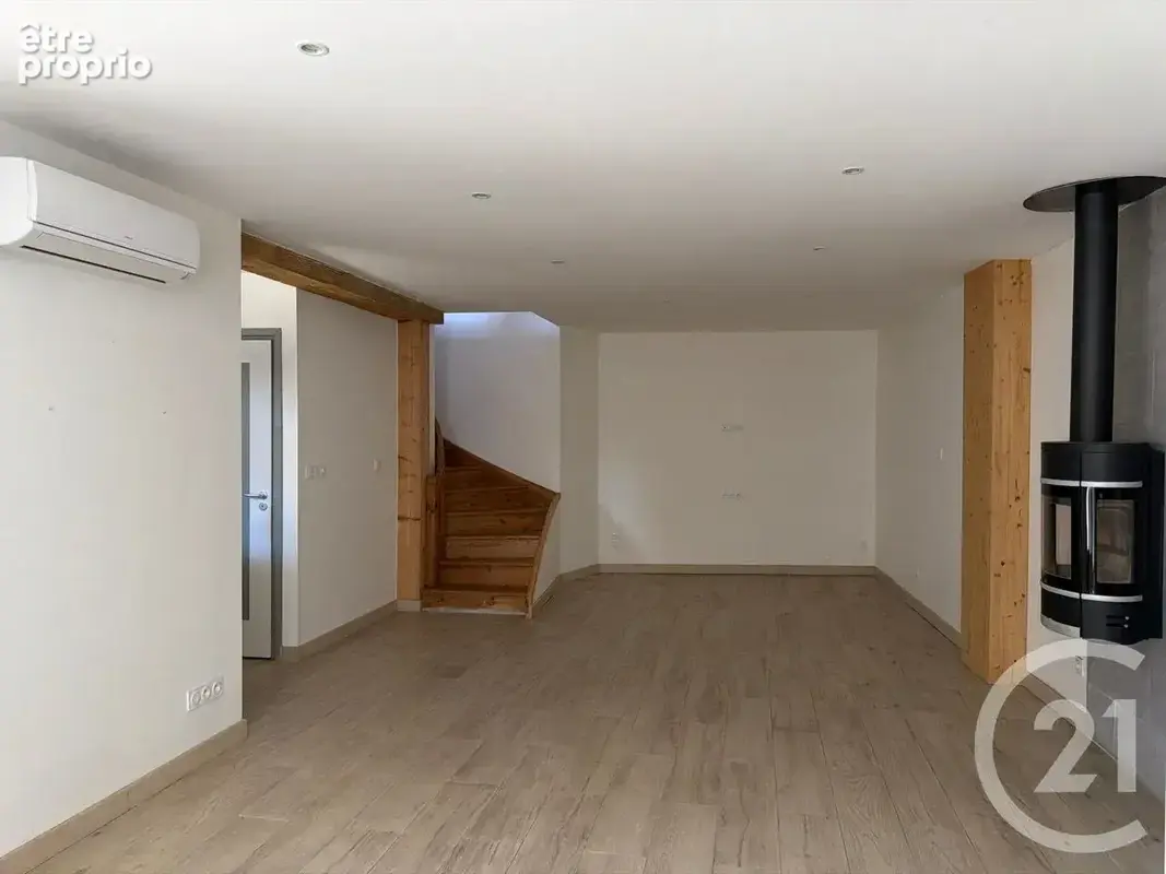 Maison 152 m² à Roiffieux  - photo 4