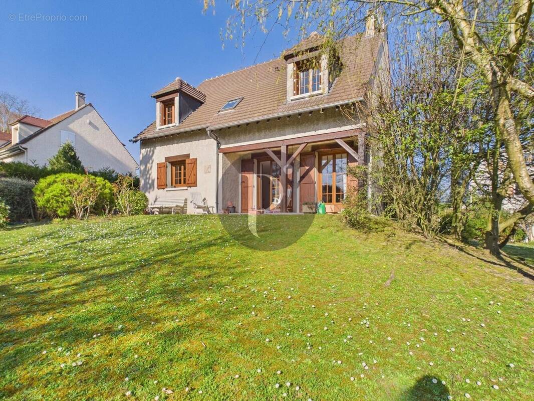 Maison à VERRIERES-LE-BUISSON