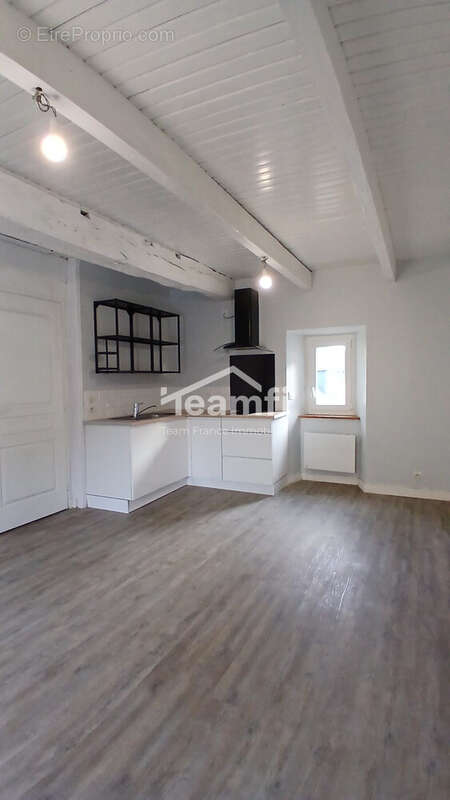 Type 2 séjour coin cuisine - Maison à LANNILIS