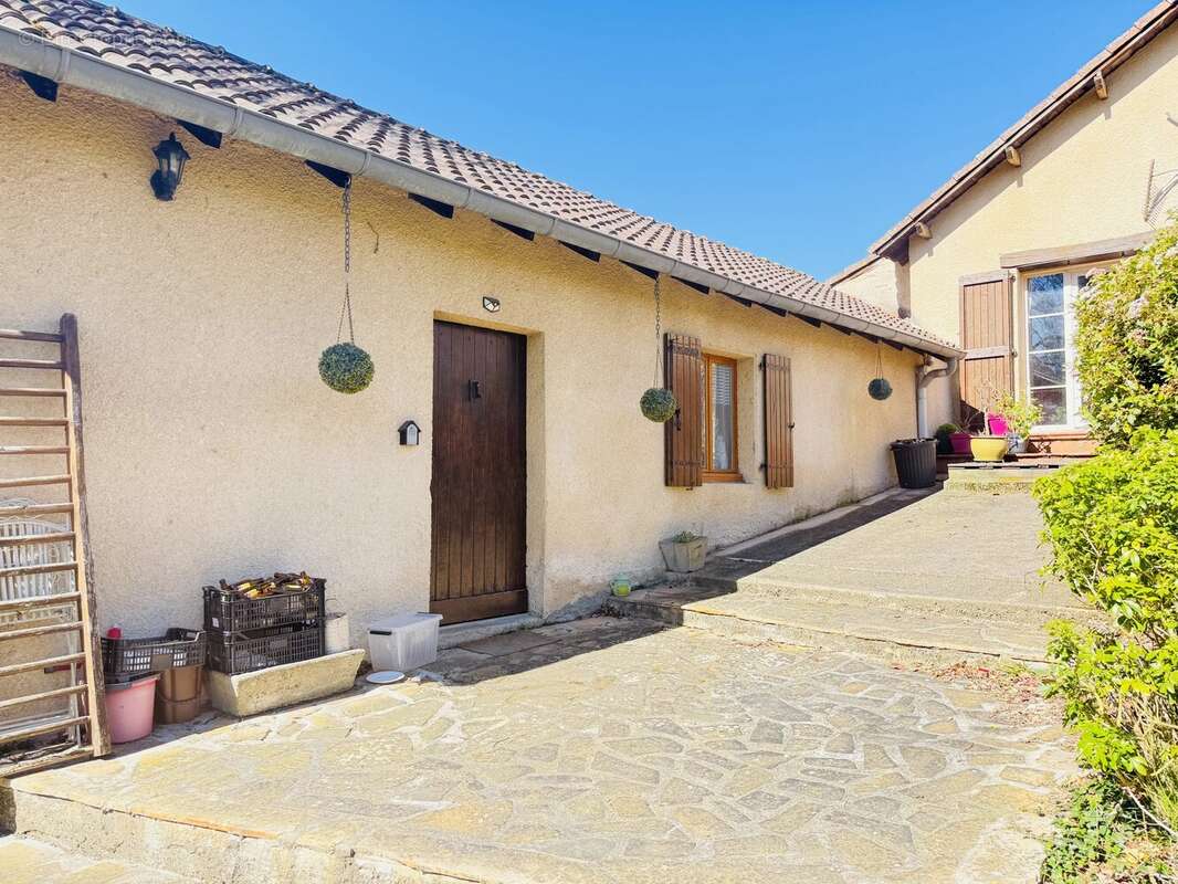 Maison à MIRANDOL-BOURGNOUNAC