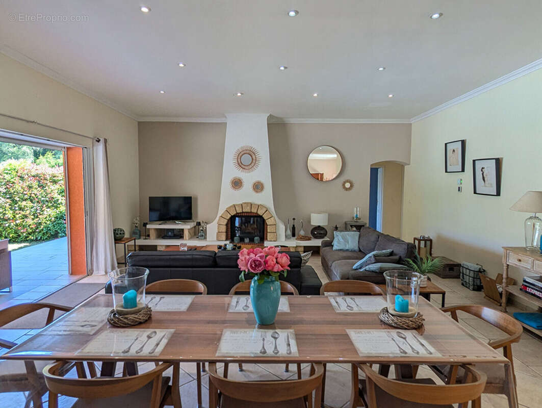 SALERNES, villa de plain-pied, 180 m², garage, piscine, au calme. - photo 6