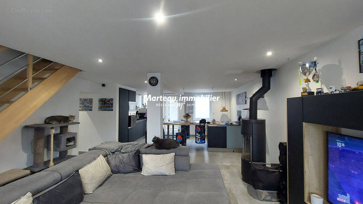 Maison à JOUE-L'ABBE