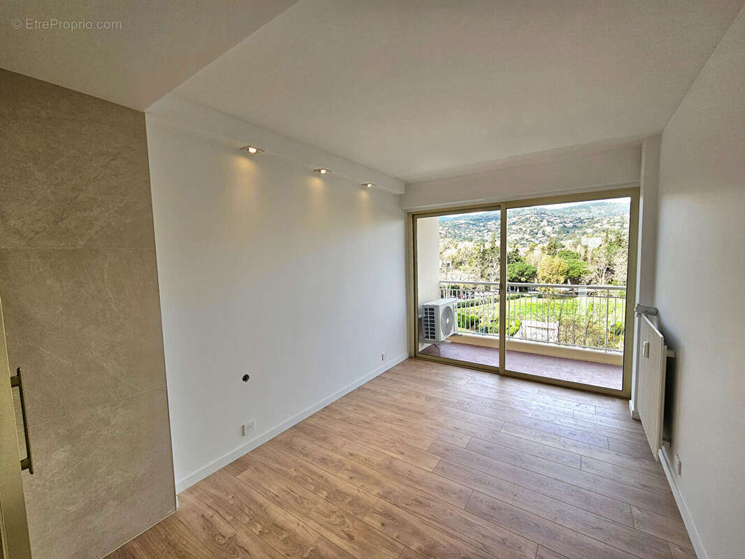 Appartement à MANDELIEU-LA-NAPOULE