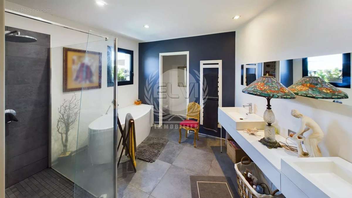 Maison à PLAN-DE-LA-TOUR