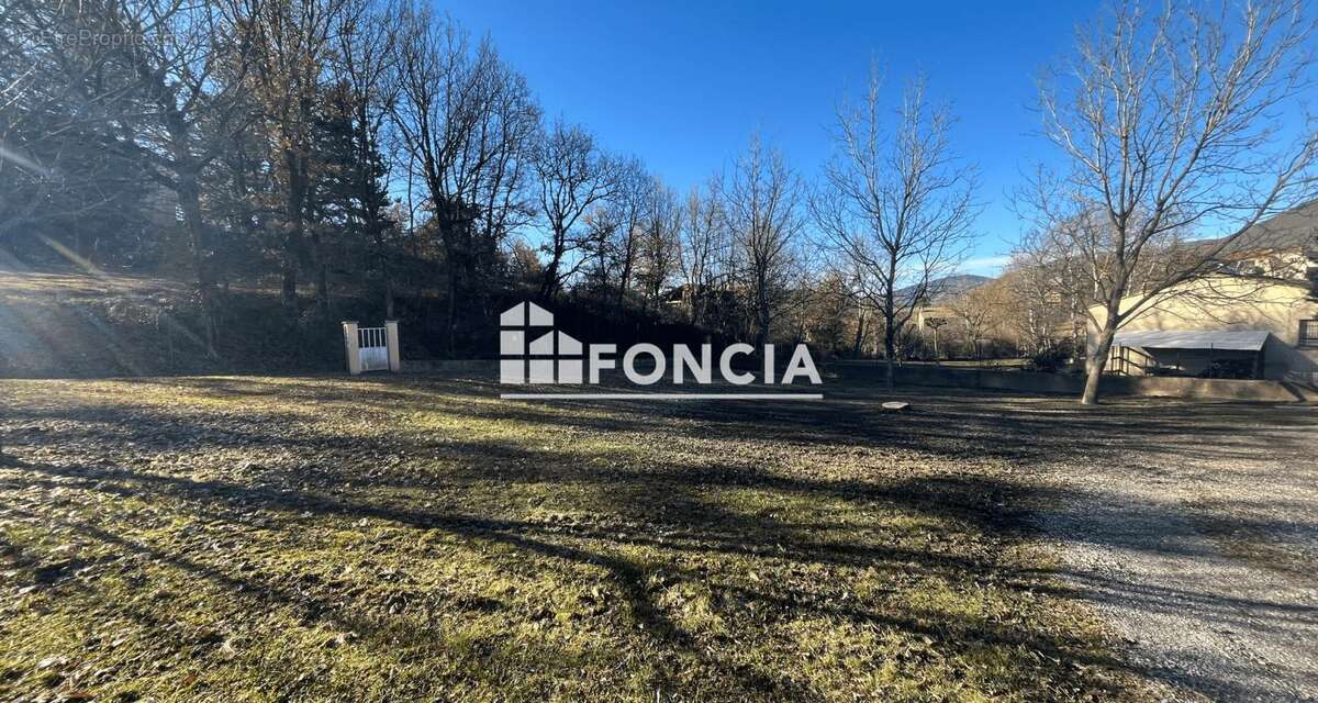 Terrain à LE BRUSQUET