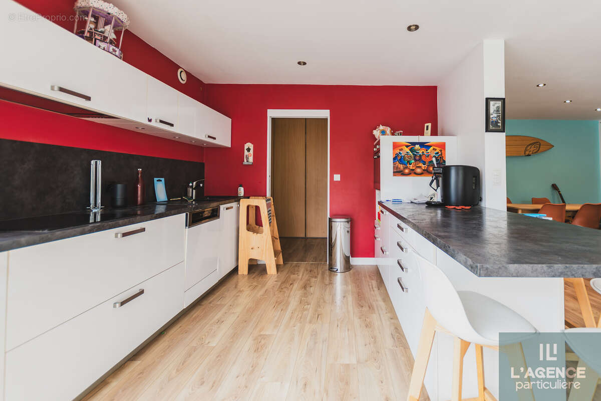 Appartement T4 - 120 m2 - RDC avec terrasse - La Roseraie - - photo 4