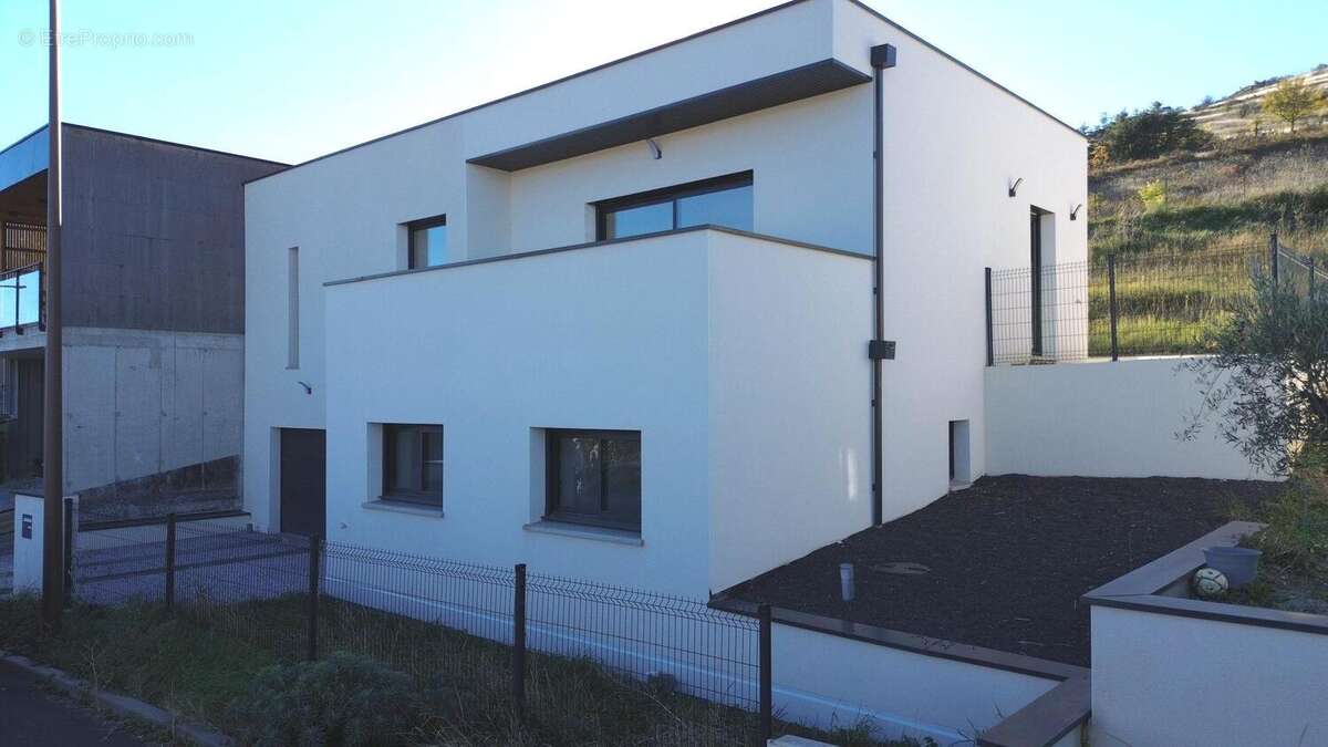 Maison à LES MARTRES-DE-VEYRE