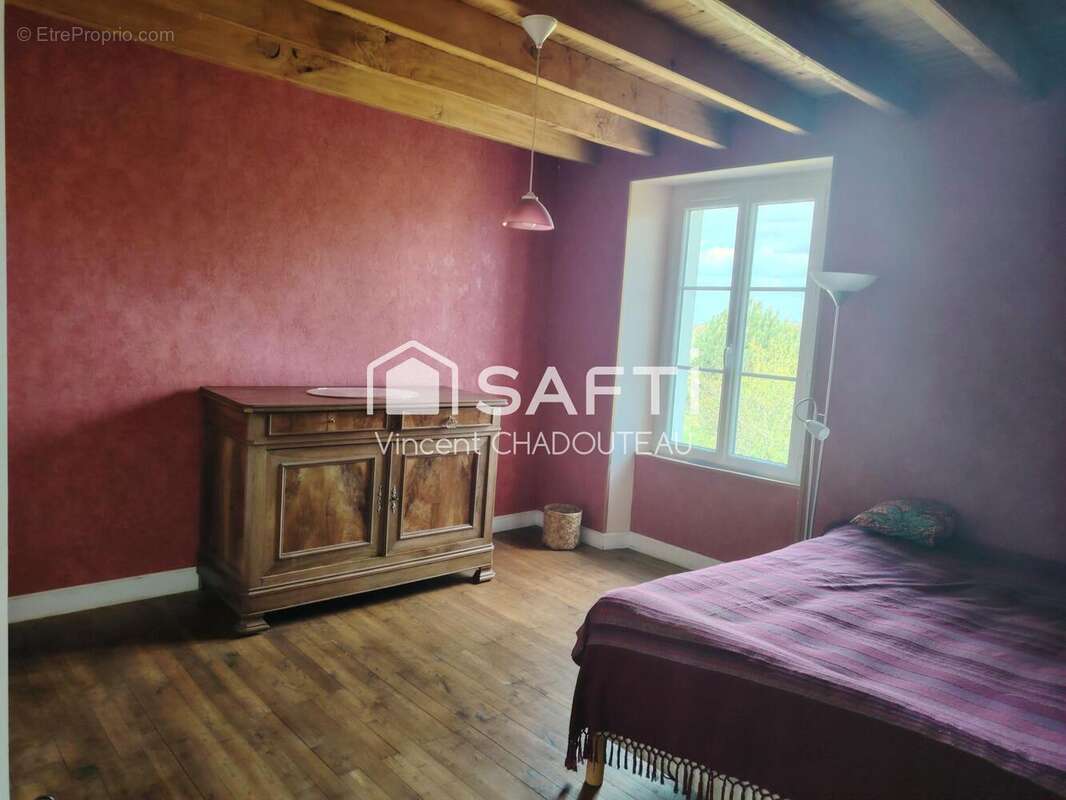 Maison 151 m² à La Tache  - photo 7